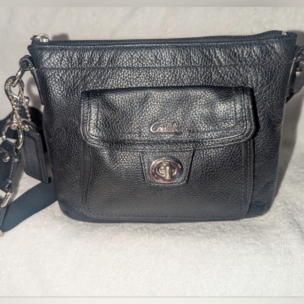 Coach black pebbled leather swingpack crossbody bag. f 45012